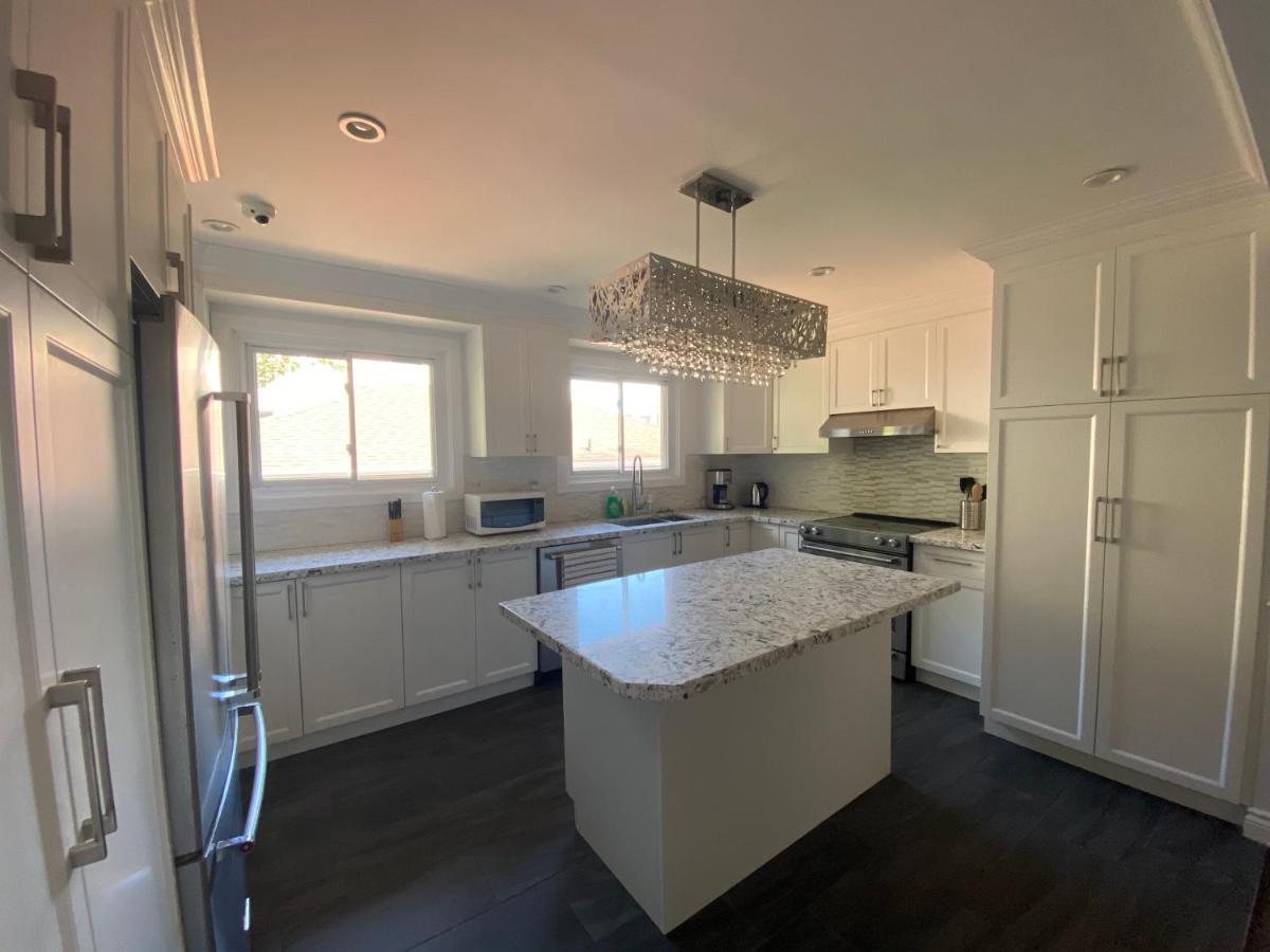 Yonge And Finch Subway !L Spacious & Bright Private Bedroom With Shared Amenties Toronto Eksteriør billede